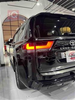 تۆیۆتا لاند کروزەر